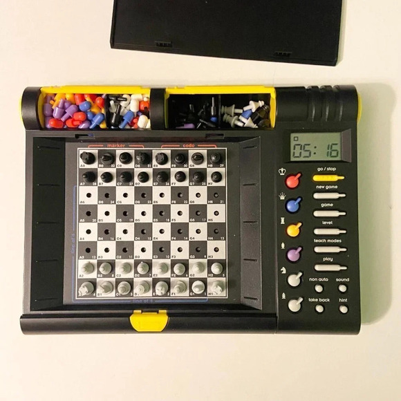 Vintage 1999 Saitek Electronic 4 in 1 Game Chess Checkers Line of 4  Top Mind - Picture 14 of 16